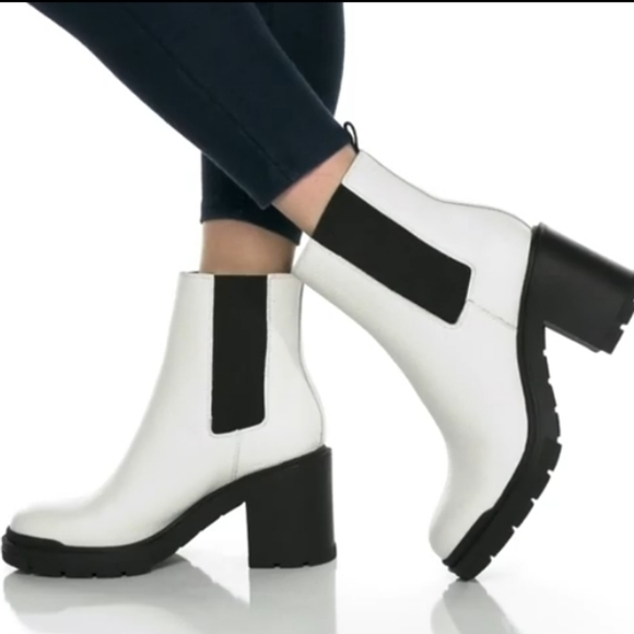 Edgy Chic Marc Fisher LTD White Leather Lug Sole Chelsea Booties - Picture 8 of 12